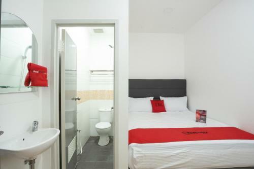 Hostal Reddoorz Plus @ Danau Sunter Utara