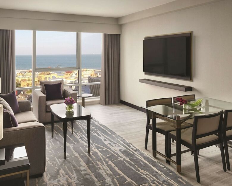 Hotel Al Manshar Rotana