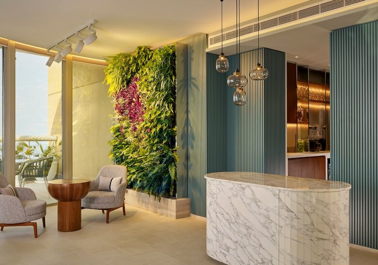 Hotel Al Manshar Rotana