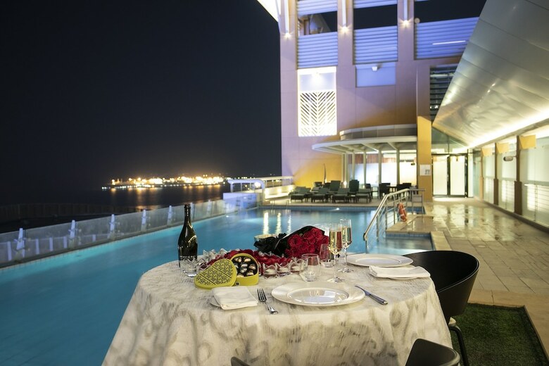 Hotel Al Manshar Rotana