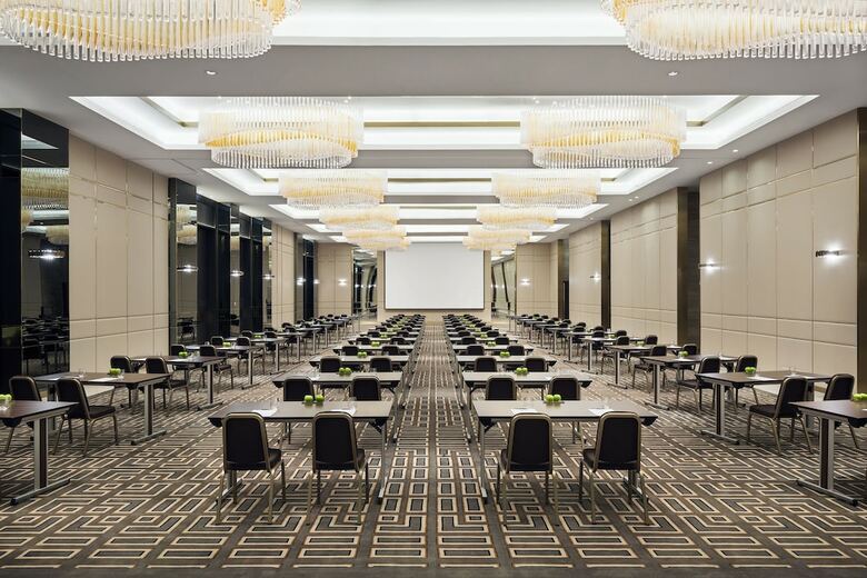Hotel Al Manshar Rotana