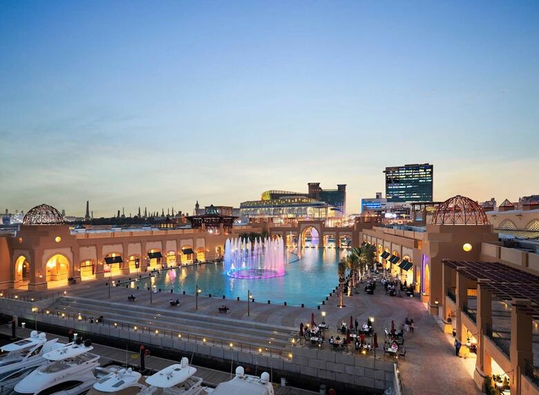 Hotel Al Manshar Rotana