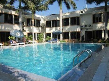 Hotel Mandalay Swan