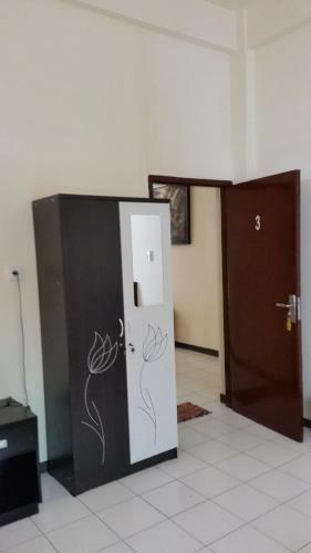Hostal Tempatku Indonesian Restaurant And Rooms