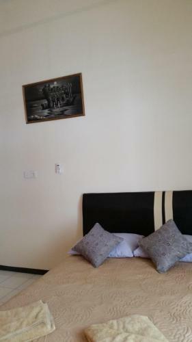 Hostal Tempatku Indonesian Restaurant And Rooms