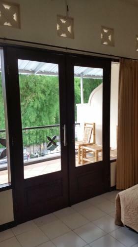 Hostal Tempatku Indonesian Restaurant And Rooms