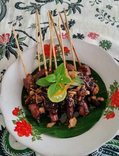 Hostal Tempatku Indonesian Restaurant And Rooms