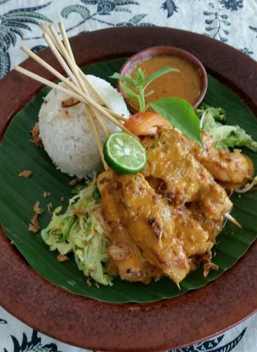 Hostal Tempatku Indonesian Restaurant And Rooms