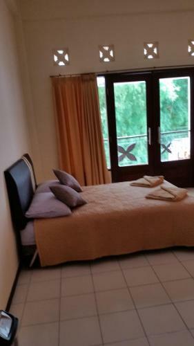 Hostal Tempatku Indonesian Restaurant And Rooms