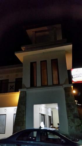 Hostal Tempatku Indonesian Restaurant And Rooms