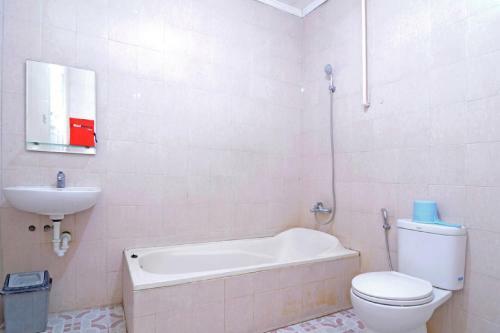 Hostal Reddoorz Plus @ Laweyan