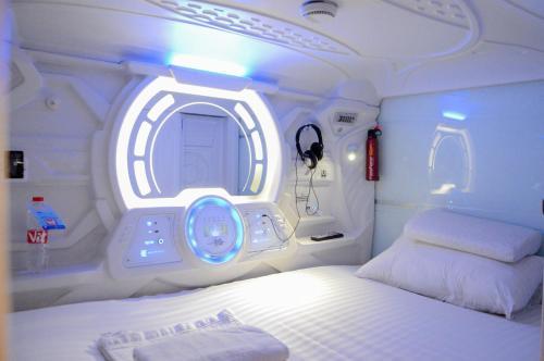 Tab Capsule Hotel - Kayoon Surabaya