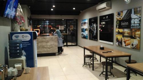 Bed & Breakfast Livinn Hostels Gubeng Station Surabaya