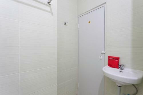 Hostal Reddoorz @ Boulevard Residence Bsd