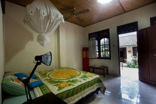 Hostal Parmini Guest House (formerly Internal Pelangi 2 Guesthouse)