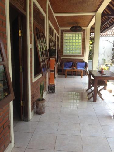 Hostal Parmini Guest House (formerly Internal Pelangi 2 Guesthouse)