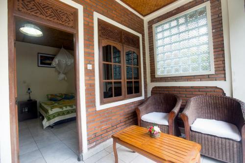 Hostal Parmini Guest House (formerly Internal Pelangi 2 Guesthouse)