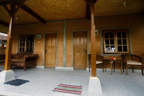 Hostal Parmini Guest House (formerly Internal Pelangi 2 Guesthouse)