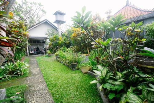 Hostal Parmini Guest House (formerly Internal Pelangi 2 Guesthouse)