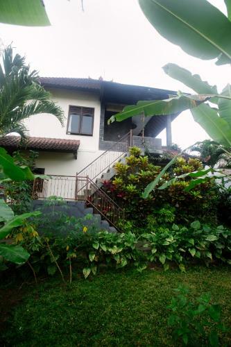 Hostal Parmini Guest House (formerly Internal Pelangi 2 Guesthouse)