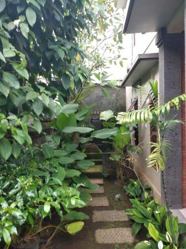 Hostal Utari House