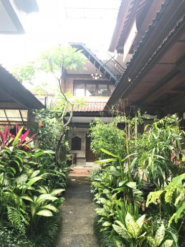 Hostal Ari House