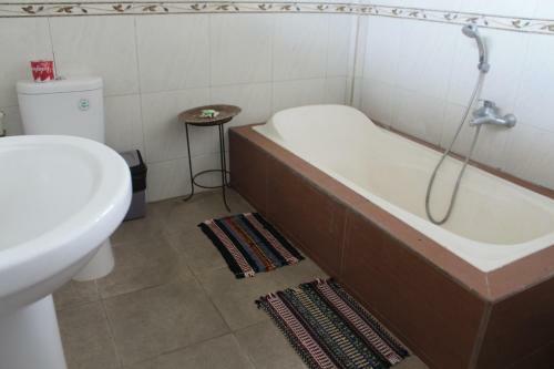 Bed & Breakfast Bombom House