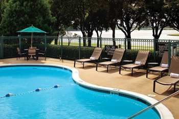 Hotel Doubletree Club By Hilton Dallas Farmers Branch