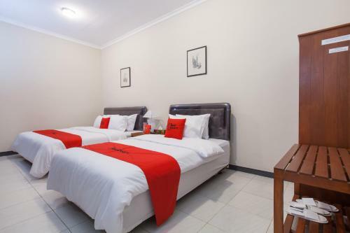 Hostal Reddoorz Plus @ Bukit Dieng Malang