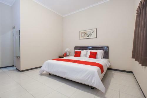 Hostal Reddoorz Plus @ Bukit Dieng Malang