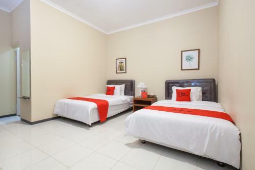 Hostal Reddoorz Plus @ Bukit Dieng Malang