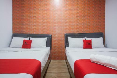Hotel Reddoorz Plus @ Raya Sengkaling