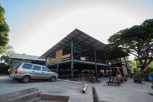 Hotel Reddoorz Plus @ Raya Sengkaling