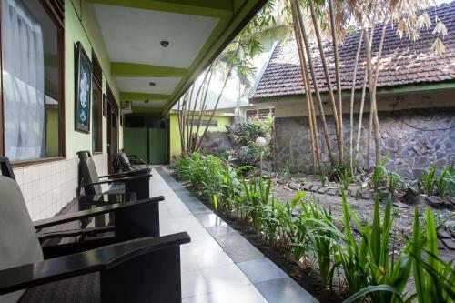 Hostal Reddoorz Near Balai Kota Malang