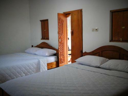 Kori Homestay And Warung Saron
