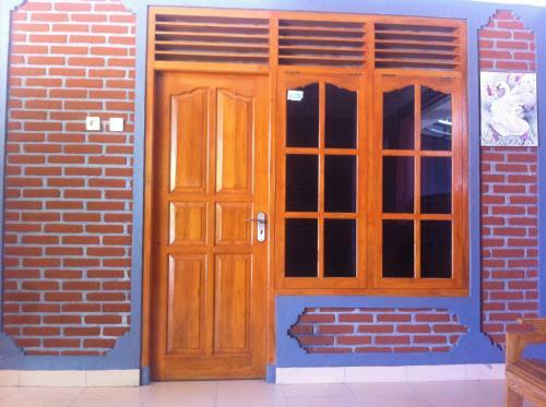 Kori Homestay And Warung Saron