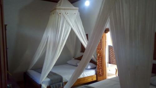 Kori Homestay And Warung Saron