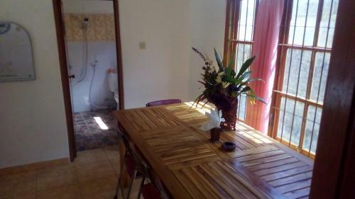 Kori Homestay And Warung Saron
