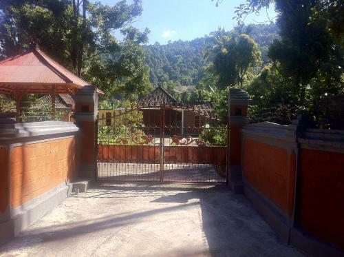 Kori Homestay And Warung Saron