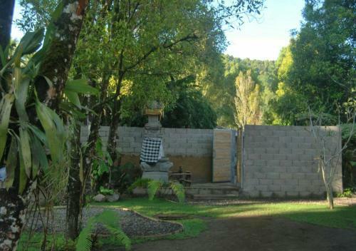 Hostal Winaposa And Warung Pudak
