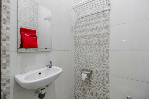 Hotel Reddoorz Plus @ Pangkal Pinang Mentok