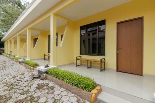 Hotel Reddoorz Plus @ Pangkal Pinang Mentok