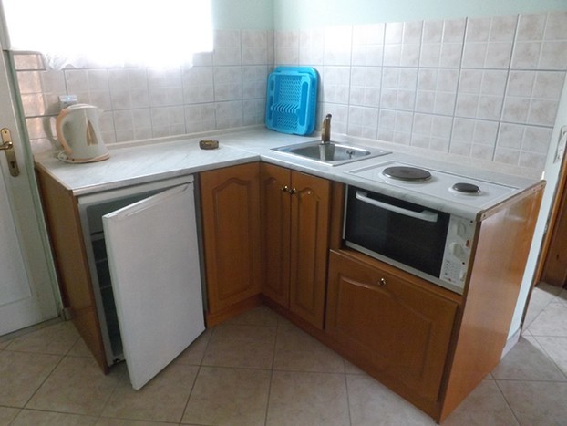 Makis Studios Apartments