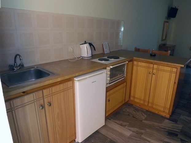 Makis Studios Apartments