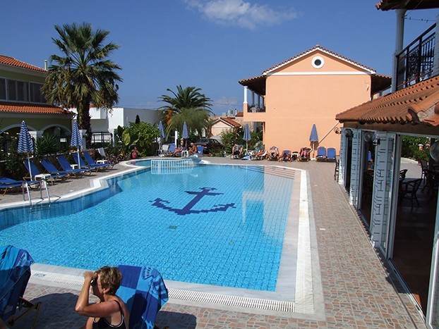 Makis Studios Apartments