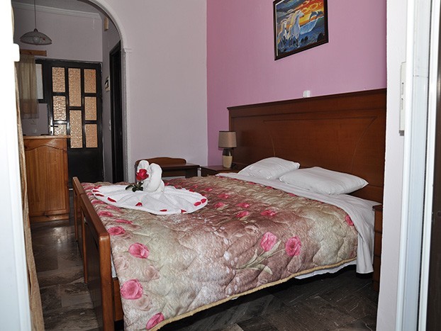 Makis Studios Apartments