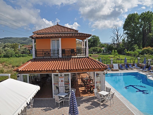 Makis Studios Apartments