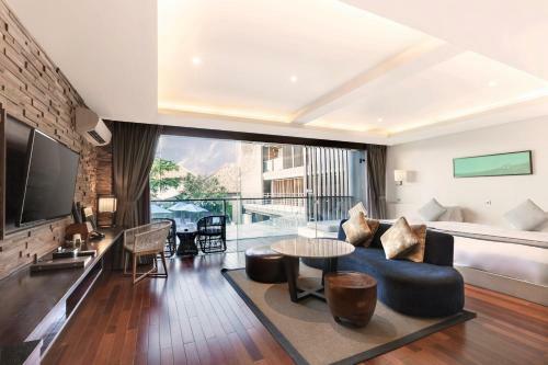 Suites By Watermark Hotel And Spa