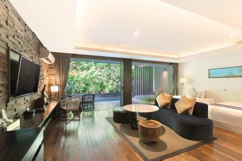 Suites By Watermark Hotel And Spa