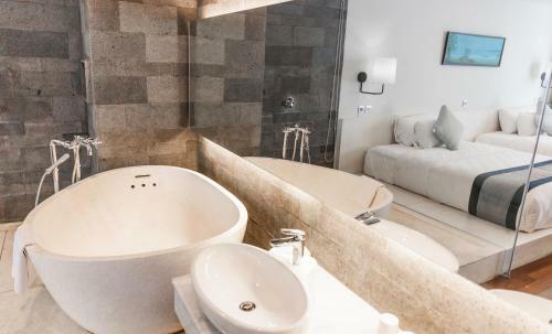 Suites By Watermark Hotel And Spa